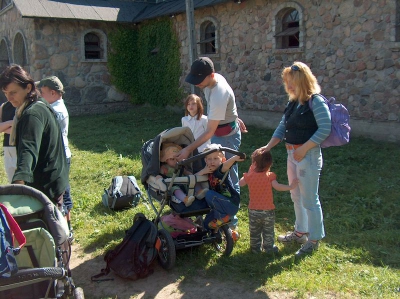 Ostatnia w tym przedszkolnym roku wycieczka Radosnych Maluchów na koniki.