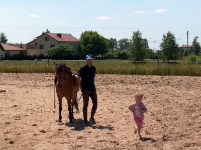 Ostatnia w tym przedszkolnym roku wycieczka Radosnych Maluchów na koniki.