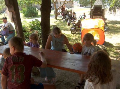 Ostatnia w tym przedszkolnym roku wycieczka Radosnych Maluchów na koniki.