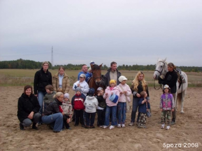 Radosne Maluchy na konikach 2008r.