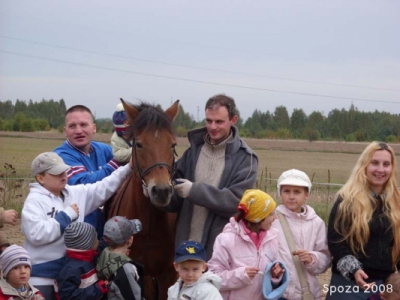 Radosne Maluchy na konikach 2008r.